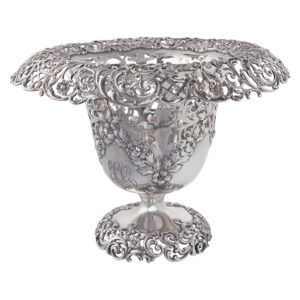 Magnificent Sterling silver ice bucket, hallmarked "BIGELOW. KENNARD & Co 7198STERLING  RW" over 2170 grams of  sterling silver