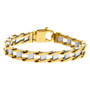 Attractive mechanical link bracelet in 14k yelllow gold. Fits on 8 inches wrist.