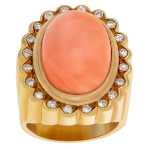Coral ring in 18k yellow gold with diamonds